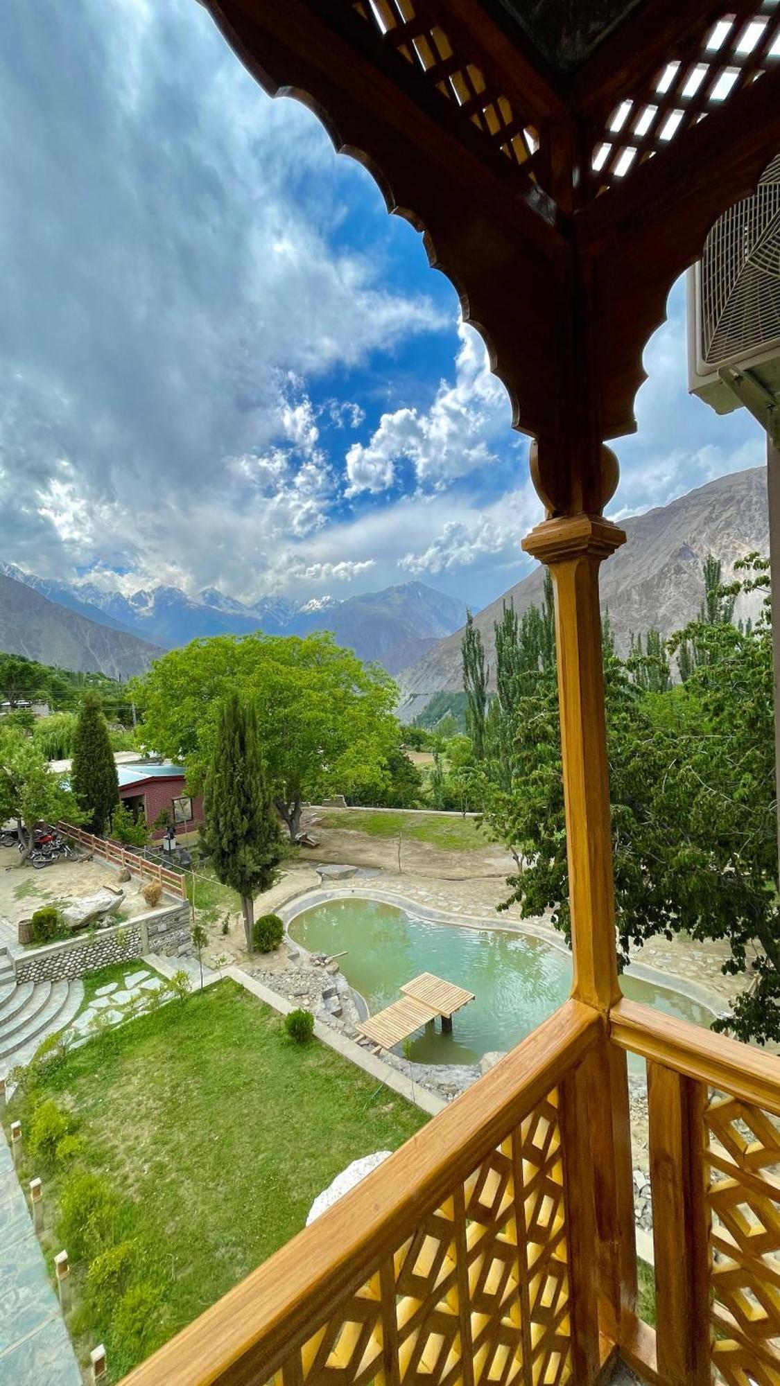 Dumani Nagar Hotel & Resort Karimabad  エクステリア 写真