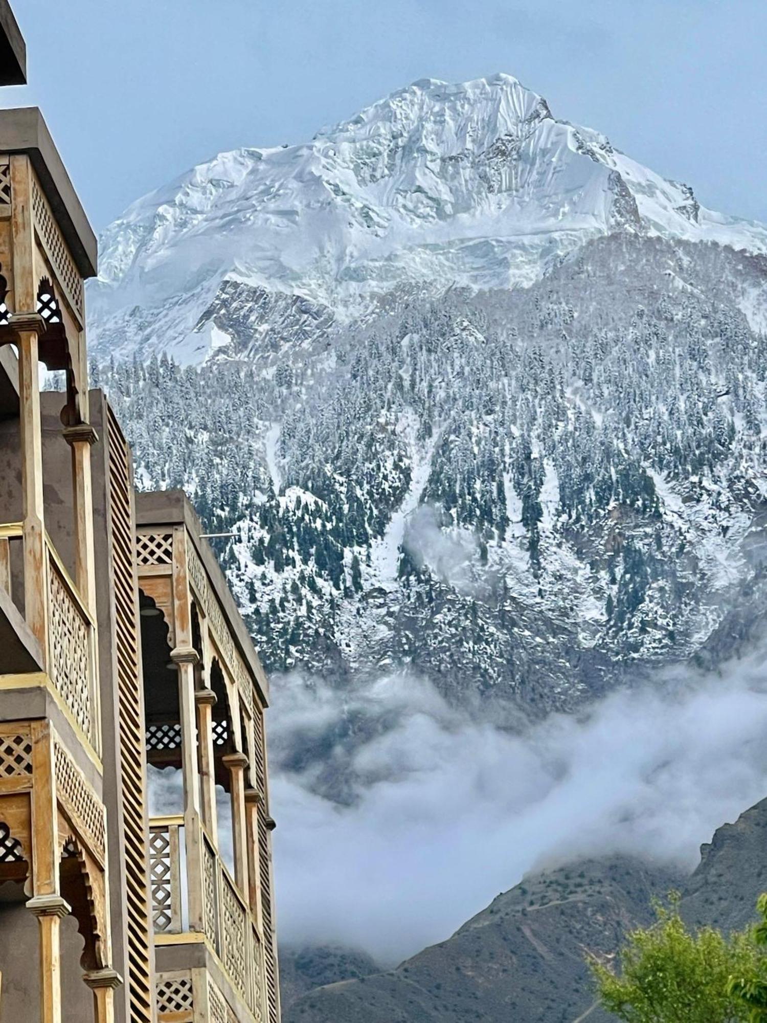 Dumani Nagar Hotel & Resort Karimabad  エクステリア 写真