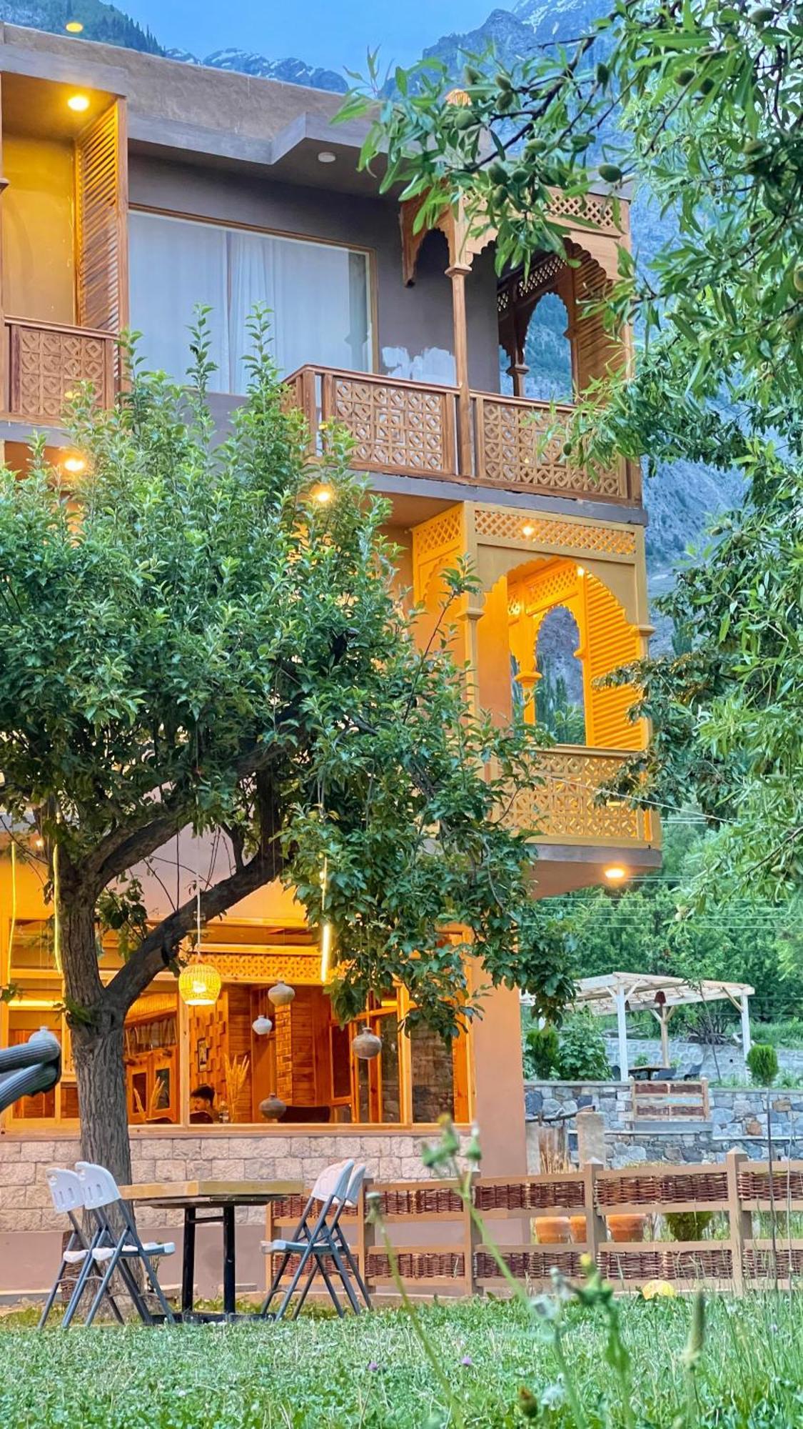 Dumani Nagar Hotel & Resort Karimabad  エクステリア 写真