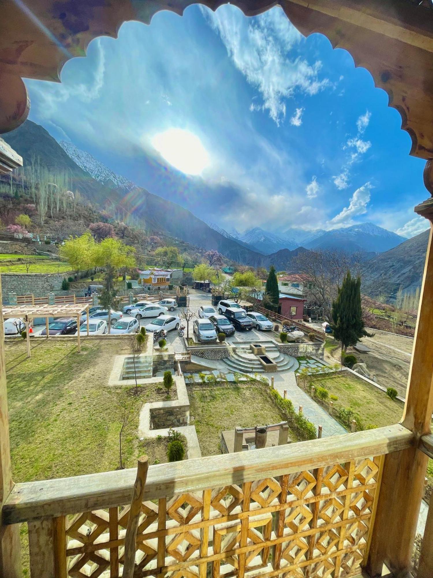 Dumani Nagar Hotel & Resort Karimabad  エクステリア 写真