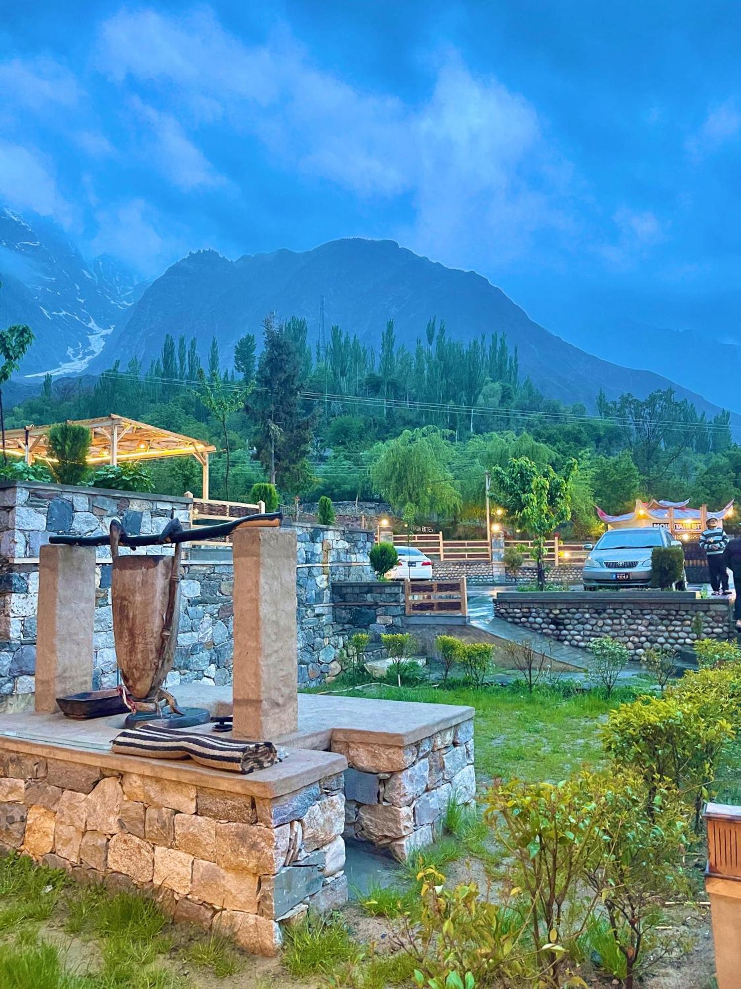 Dumani Nagar Hotel & Resort Karimabad  エクステリア 写真
