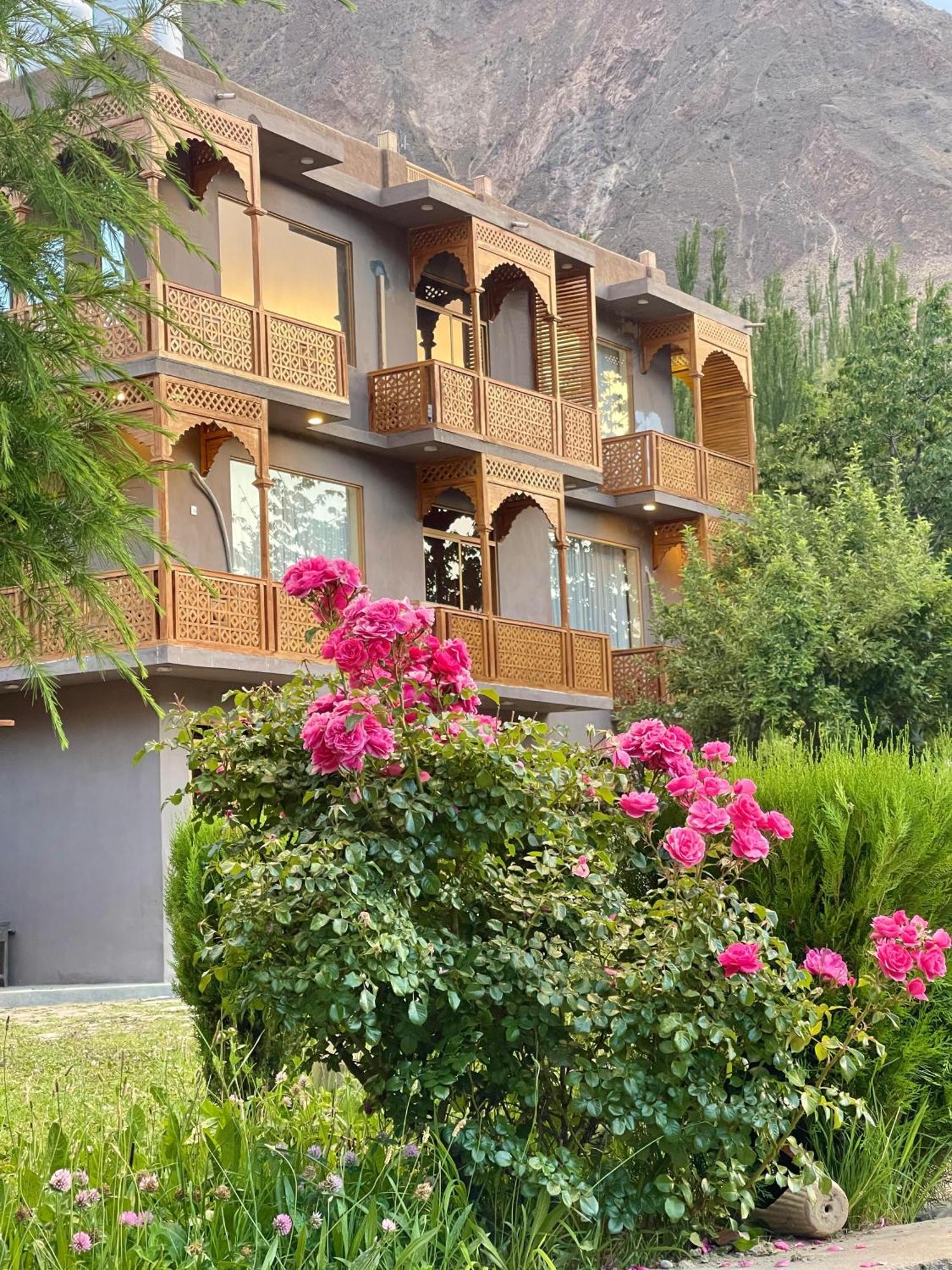Dumani Nagar Hotel & Resort Karimabad  エクステリア 写真