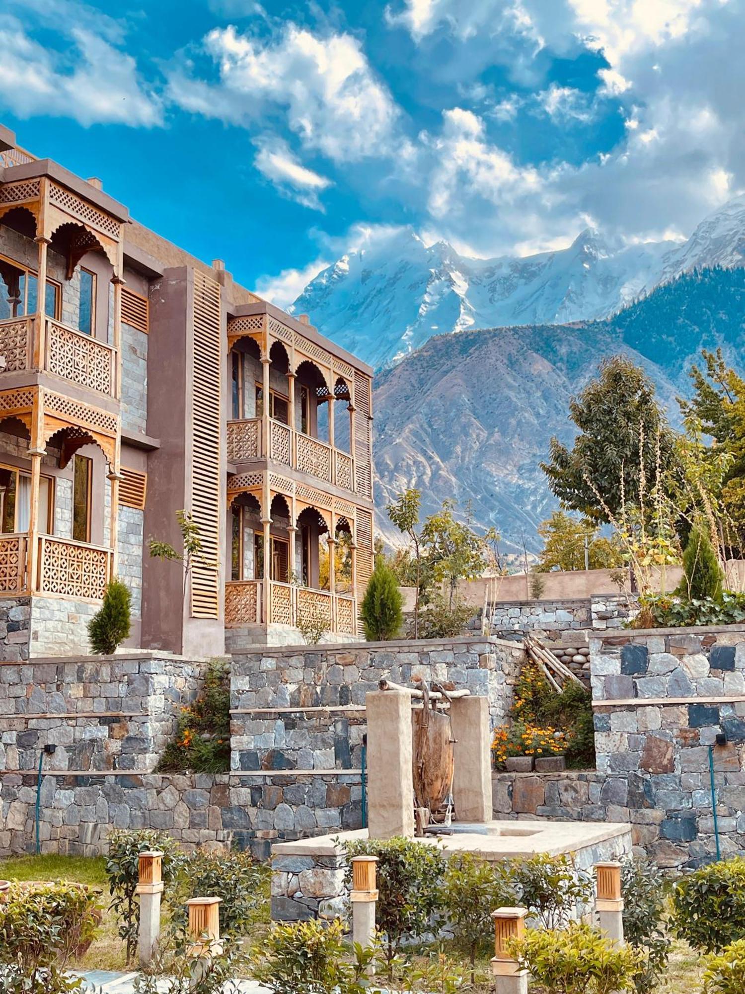 Dumani Nagar Hotel & Resort Karimabad  エクステリア 写真