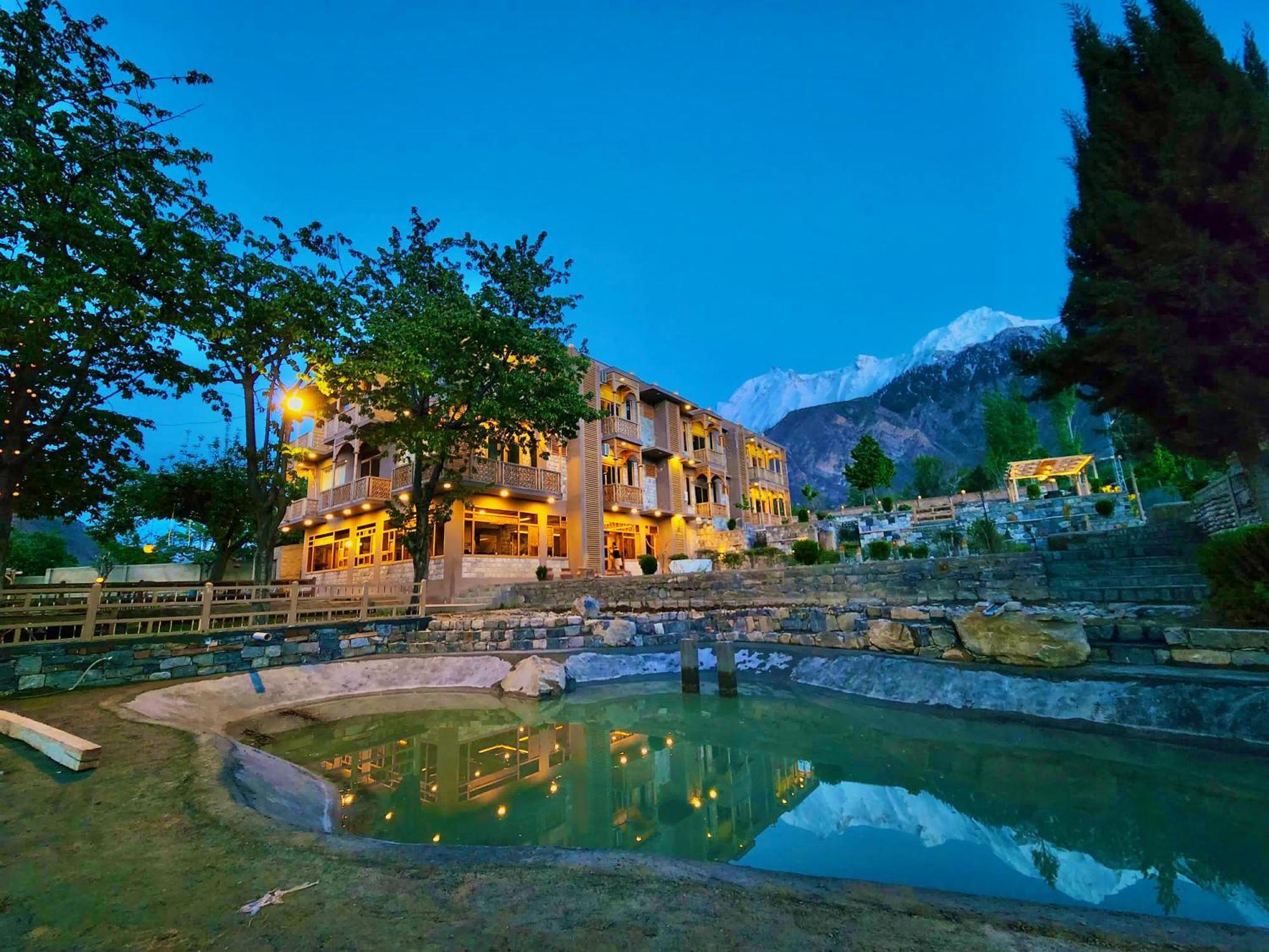 Dumani Nagar Hotel & Resort Karimabad  エクステリア 写真