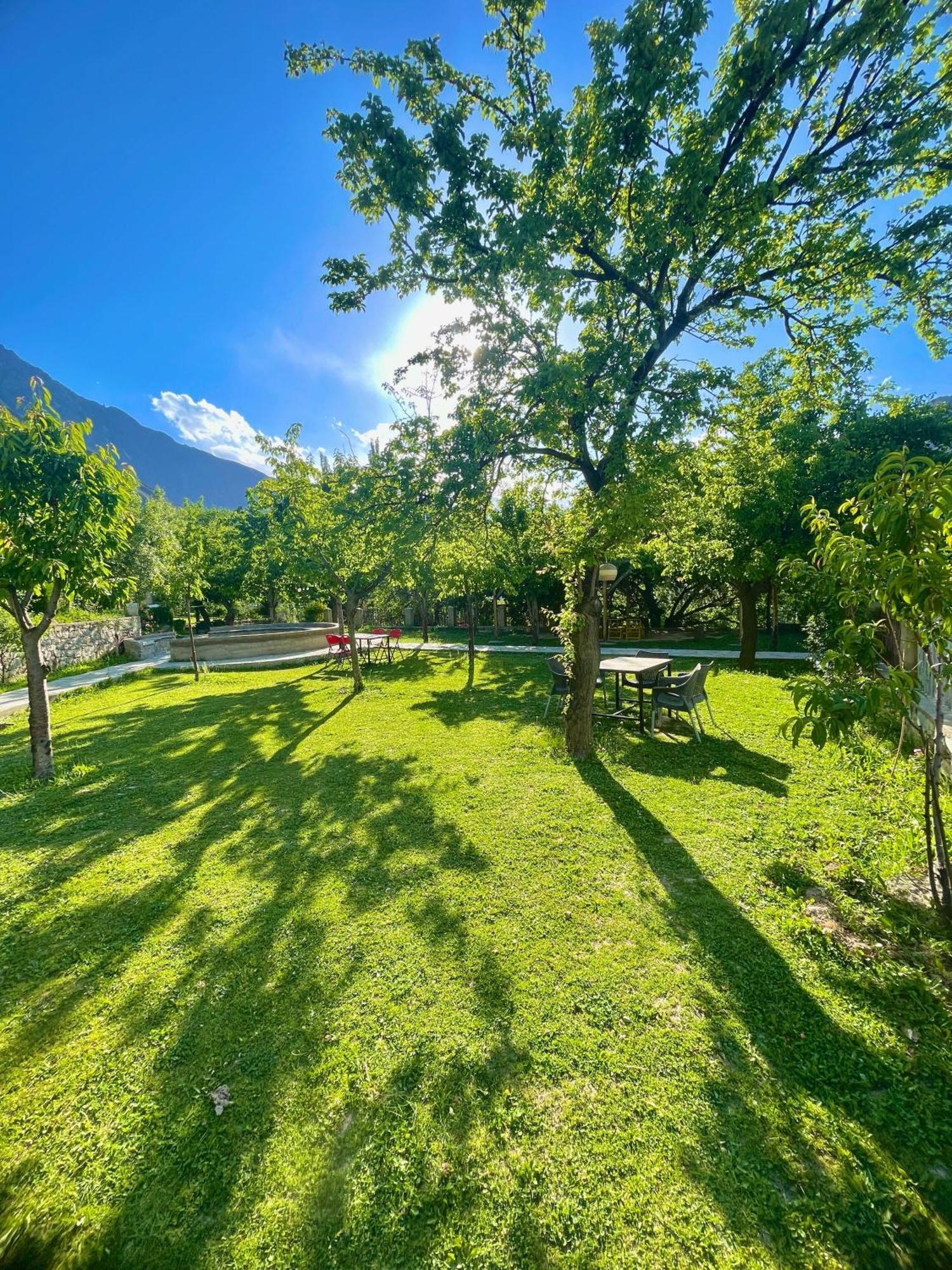 Dumani Nagar Hotel & Resort Karimabad  エクステリア 写真