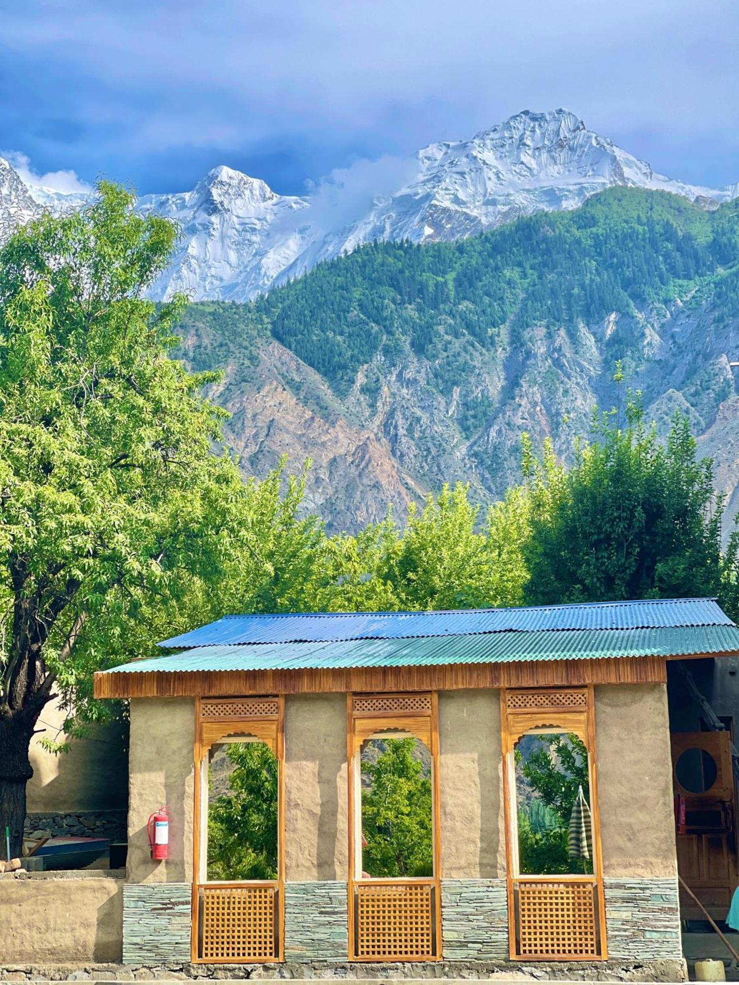Dumani Nagar Hotel & Resort Karimabad  エクステリア 写真